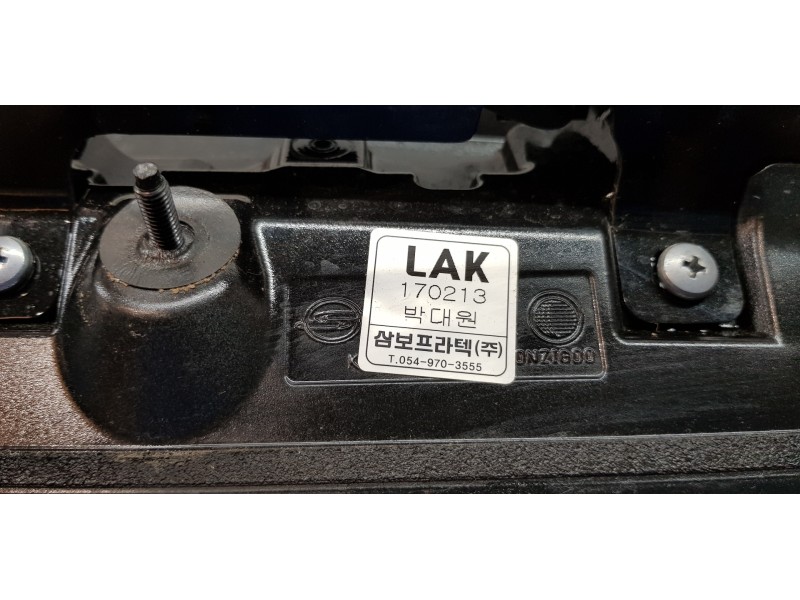 Recambio de aleron trasero para ssangyong rodius xdi limited referencia OEM IAM 7961021200  