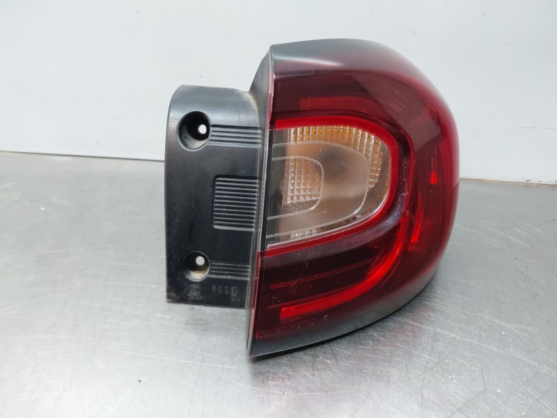 Recambio de piloto trasero derecho para renault captur techno referencia OEM IAM 265506738R  