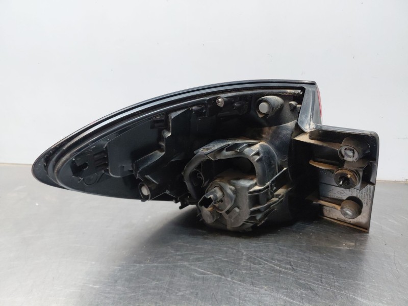 Recambio de piloto trasero derecho para renault captur techno referencia OEM IAM 265506738R  