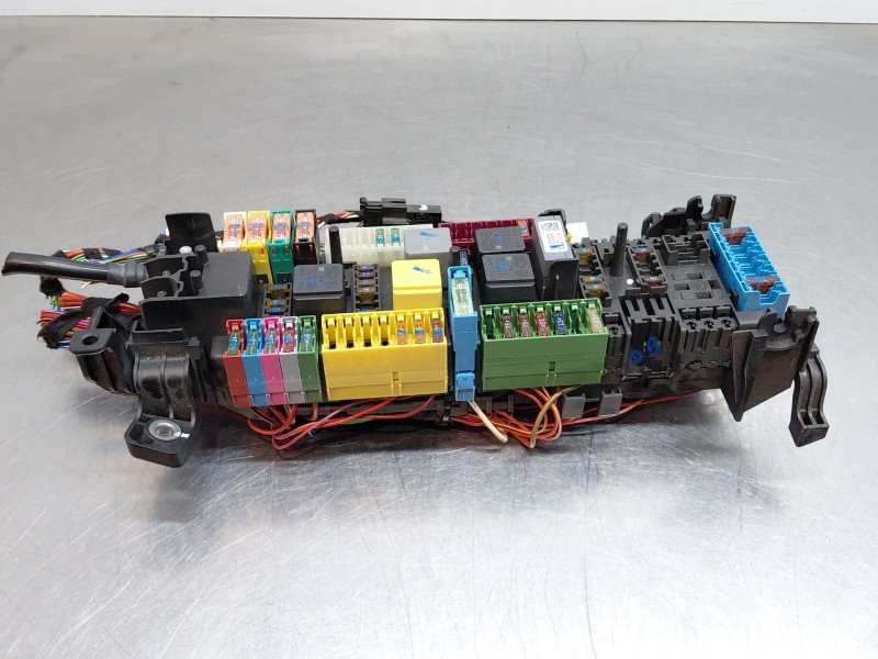 Recambio de caja reles / fusibles para mercedes-benz clase gla (w156) 200 d referencia OEM IAM A2465402614  