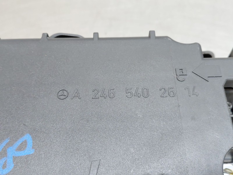 Recambio de caja reles / fusibles para mercedes-benz clase gla (w156) 200 d referencia OEM IAM A2465402614  
