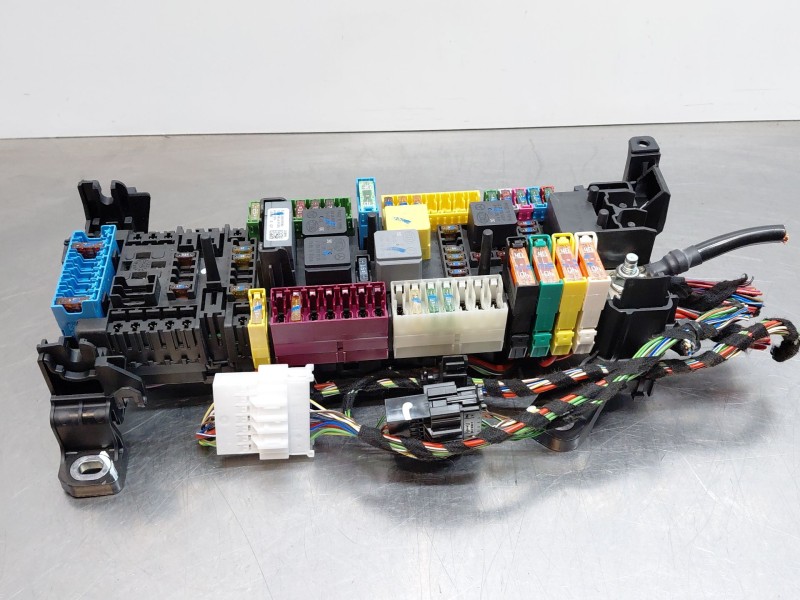 Recambio de caja reles / fusibles para mercedes-benz clase gla (w156) 200 d referencia OEM IAM A2465402614  