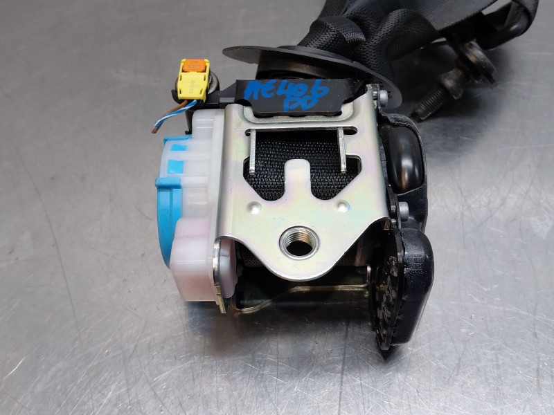 Recambio de cinturon seguridad delantero derecho para mercedes-benz clase gla (w156) 200 d referencia OEM IAM A1768600285  