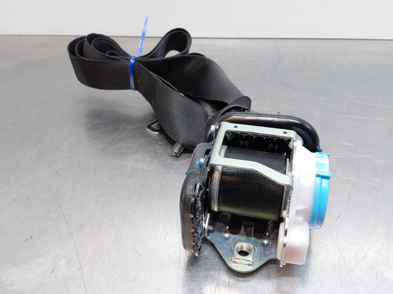 Recambio de cinturon seguridad delantero derecho para mercedes-benz clase gla (w156) 200 d referencia OEM IAM A1768600285  