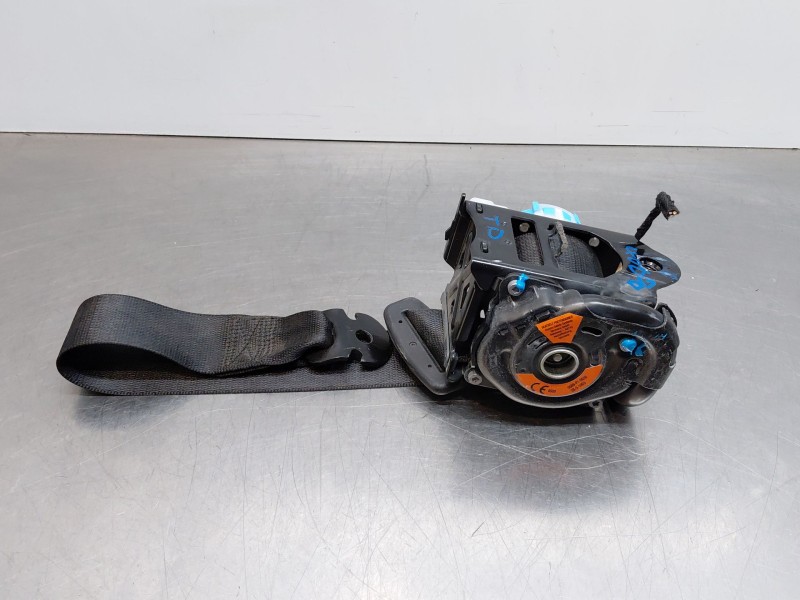 Recambio de cinturon seguridad trasero derecho para mercedes-benz clase gla (w156) 200 d referencia OEM IAM A1768600585  
