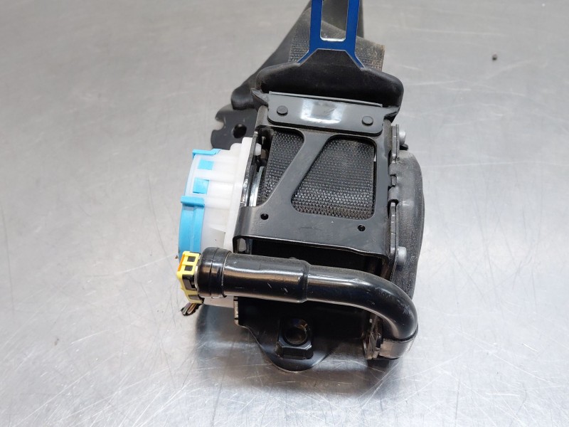 Recambio de cinturon seguridad trasero derecho para mercedes-benz clase gla (w156) 200 d referencia OEM IAM A1768600585  