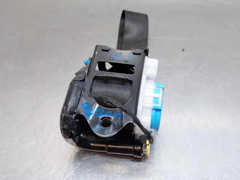 Recambio de cinturon seguridad trasero derecho para mercedes-benz clase gla (w156) 200 d referencia OEM IAM A1768600585  