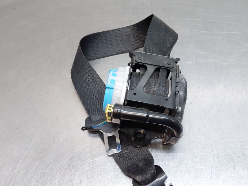 Recambio de cinturon seguridad trasero izquierdo para mercedes-benz clase gla (w156) 200 d referencia OEM IAM A1768600585  