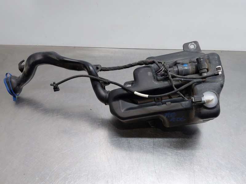 Recambio de deposito limpia para mercedes-benz clase gla (w156) 200 d referencia OEM IAM A2468690220  