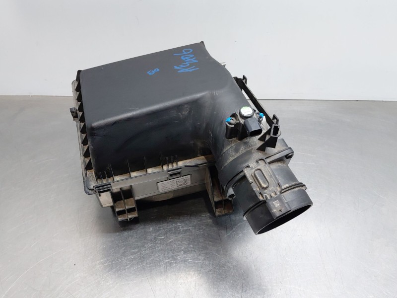 Recambio de filtro aire para mercedes-benz clase gla (w156) 200 d referencia OEM IAM A6450900001  