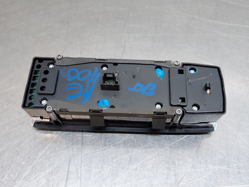 Recambio de mando elevalunas delantero izquierdo para mercedes-benz clase gla (w156) 200 d referencia OEM IAM A1669054400  