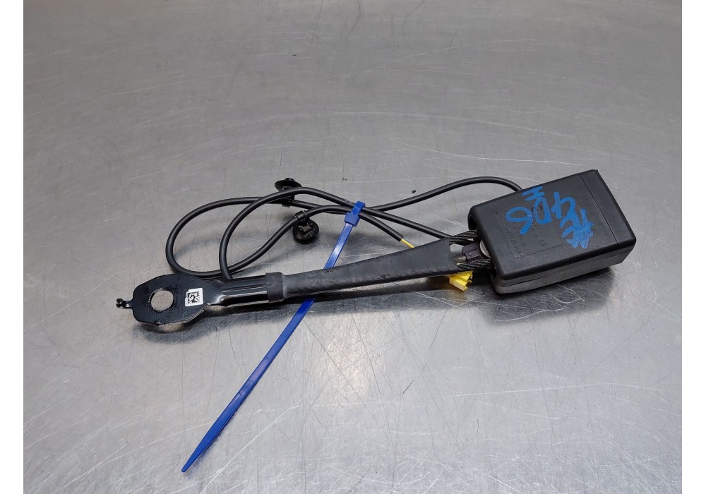 Recambio de enganche del cinturon delantero izq para mercedes-benz clase gla (w156) 200 d referencia OEM IAM A2478600169  