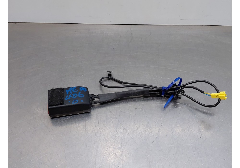Recambio de enganche del cinturon delantero der para mercedes-benz clase gla (w156) 200 d referencia OEM IAM A2478600169  