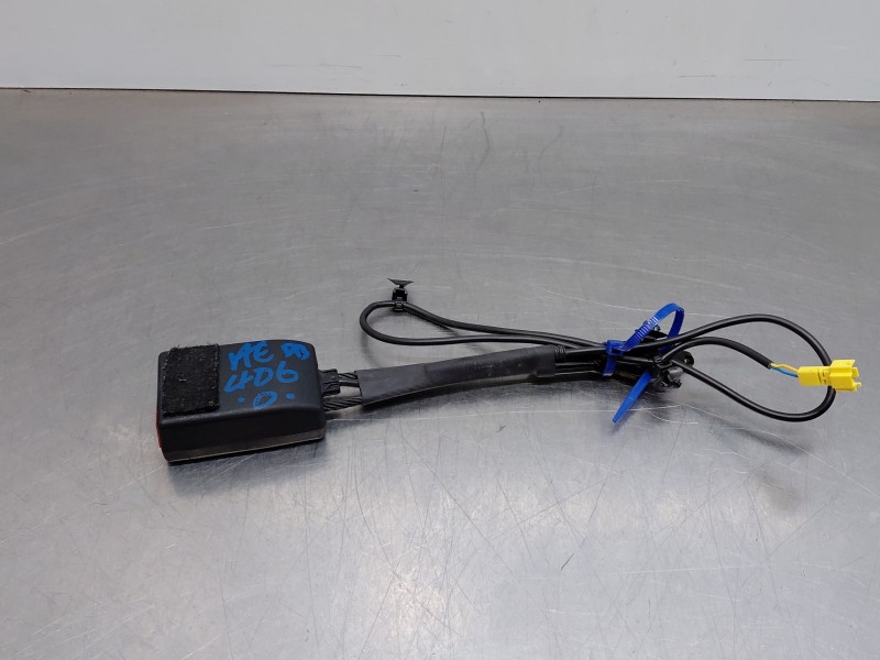 Recambio de enganche del cinturon delantero der para mercedes-benz clase gla (w156) 200 d referencia OEM IAM A2478600169  