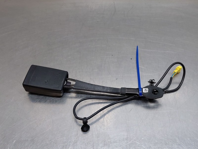 Recambio de enganche del cinturon delantero der para mercedes-benz clase gla (w156) 200 d referencia OEM IAM A2478600169  