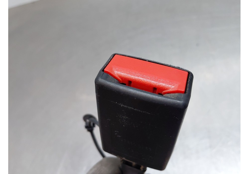 Recambio de enganche del cinturon delantero der para mercedes-benz clase gla (w156) 200 d referencia OEM IAM A2478600169  