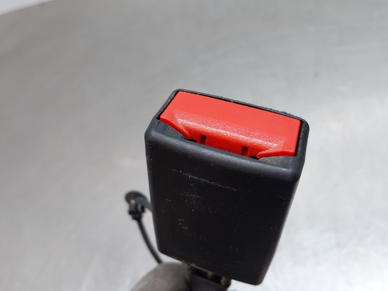 Recambio de enganche del cinturon delantero der para mercedes-benz clase gla (w156) 200 d referencia OEM IAM A2478600169  