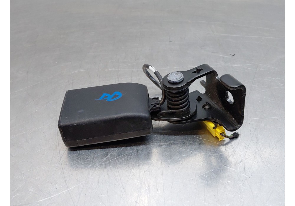 Recambio de enganche del cinturon trasero izq para mercedes-benz clase gla (w156) 200 d referencia OEM IAM A1768600369  