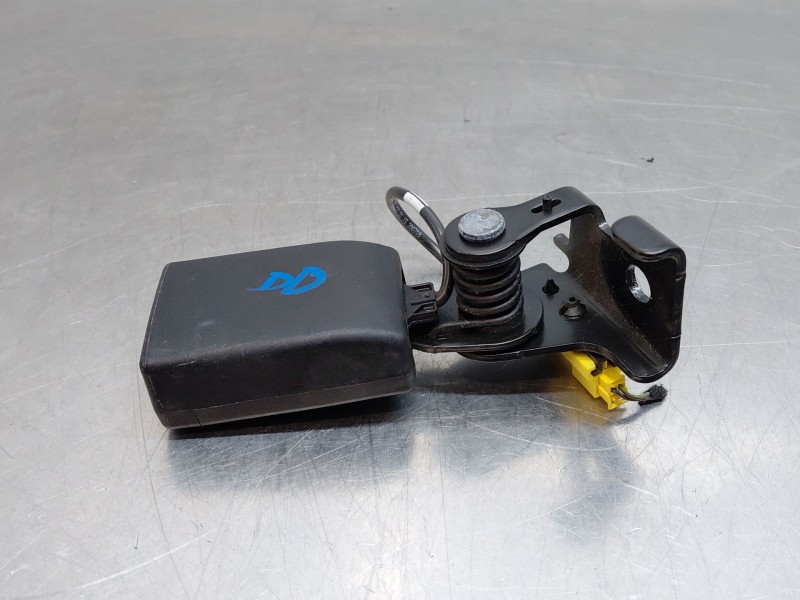Recambio de enganche del cinturon trasero izq para mercedes-benz clase gla (w156) 200 d referencia OEM IAM A1768600369  