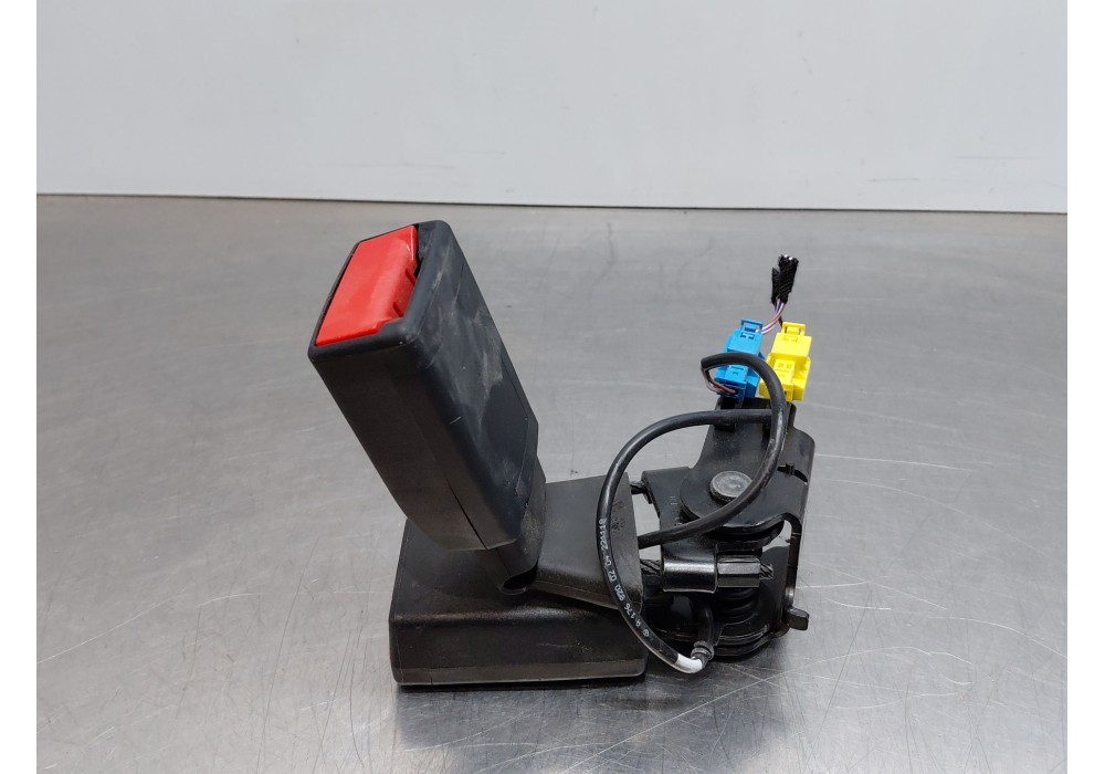 Recambio de enganche del cinturon trasero der para mercedes-benz clase gla (w156) 200 d referencia OEM IAM A1768600469  