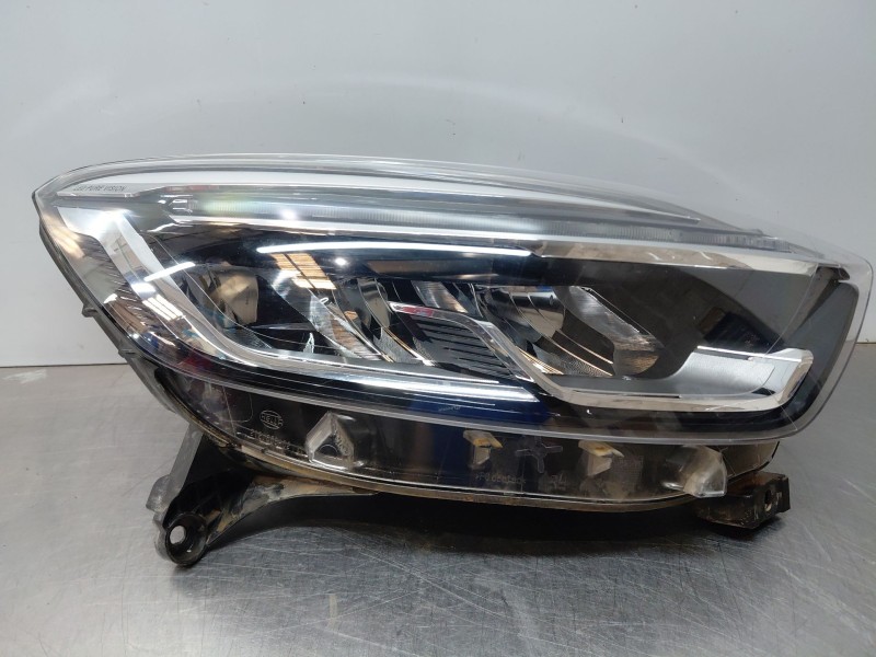 Recambio de faro derecho para renault captur techno referencia OEM IAM 260109006R  