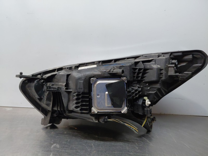 Recambio de faro derecho para renault captur techno referencia OEM IAM 260109006R  