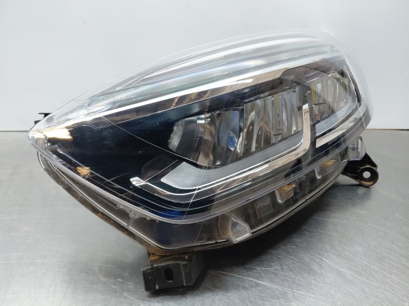 Recambio de faro izquierdo para renault captur techno referencia OEM IAM 260600380R  