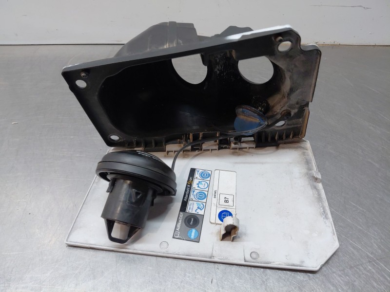 Recambio de tapa exterior combustible para peugeot boxer combi bus referencia OEM IAM 1385931080  