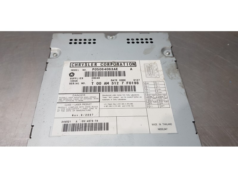 Recambio de sistema audio / radio cd para chrysler grand voyager limited referencia OEM IAM 05064063AE  