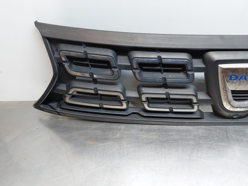 Recambio de rejilla delantera para dacia duster (hm_) 1.0 lpg (hmmt) referencia OEM IAM 623103440R  