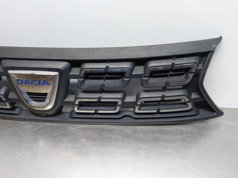 Recambio de rejilla delantera para dacia duster (hm_) 1.0 lpg (hmmt) referencia OEM IAM 623103440R  