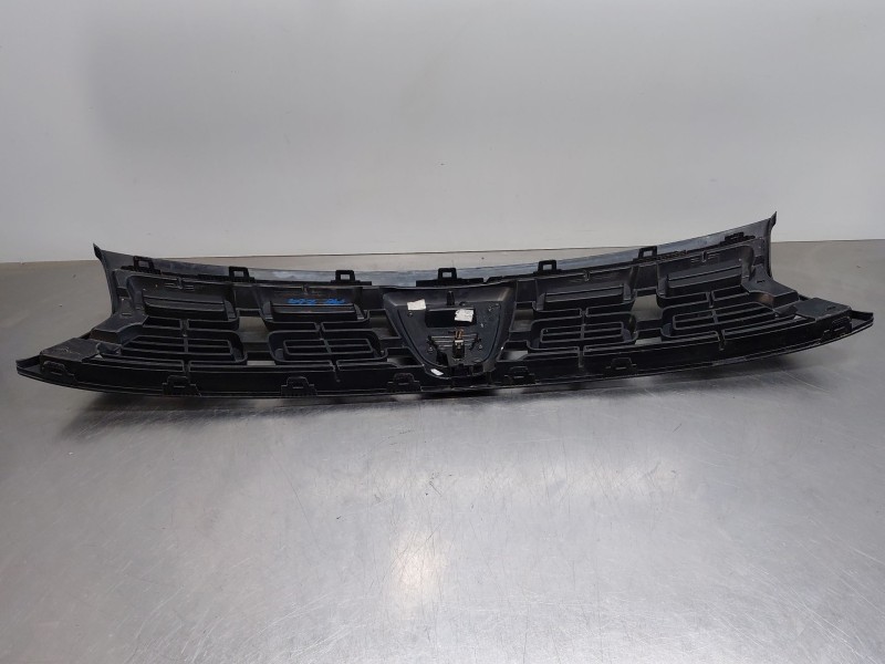 Recambio de rejilla delantera para dacia duster (hm_) 1.0 lpg (hmmt) referencia OEM IAM 623103440R  