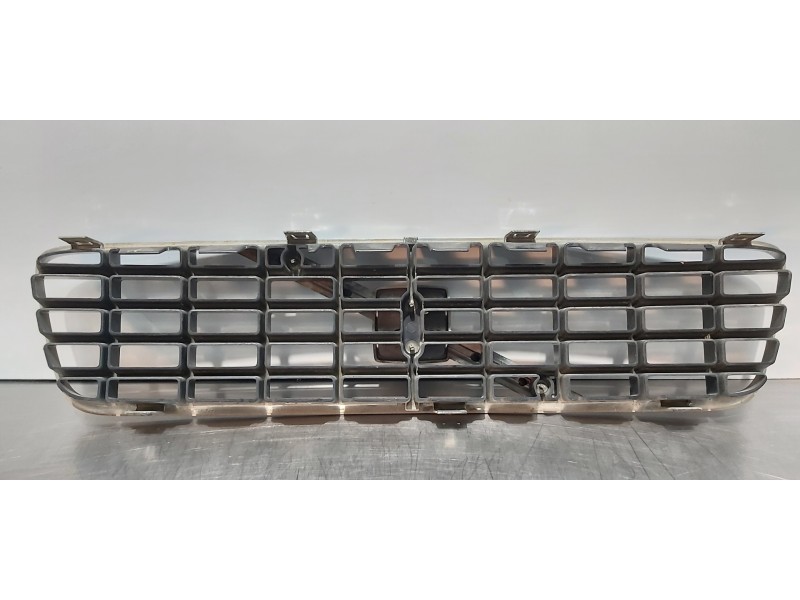 Recambio de rejilla delantera para volvo s60 berlina 2.4 t / 2.5 t referencia OEM IAM 9151881  