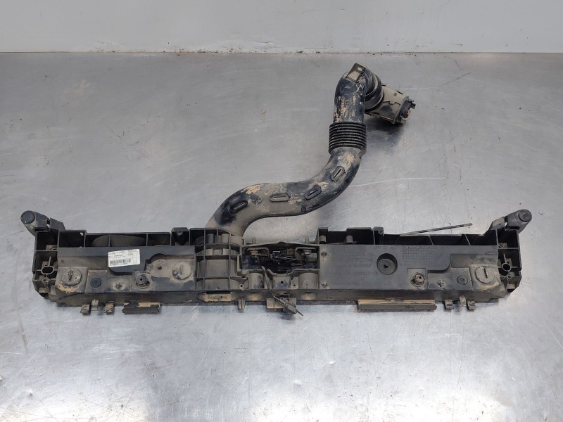 Recambio de travesaño superior parte frontal para renault captur techno referencia OEM IAM 625003860R  