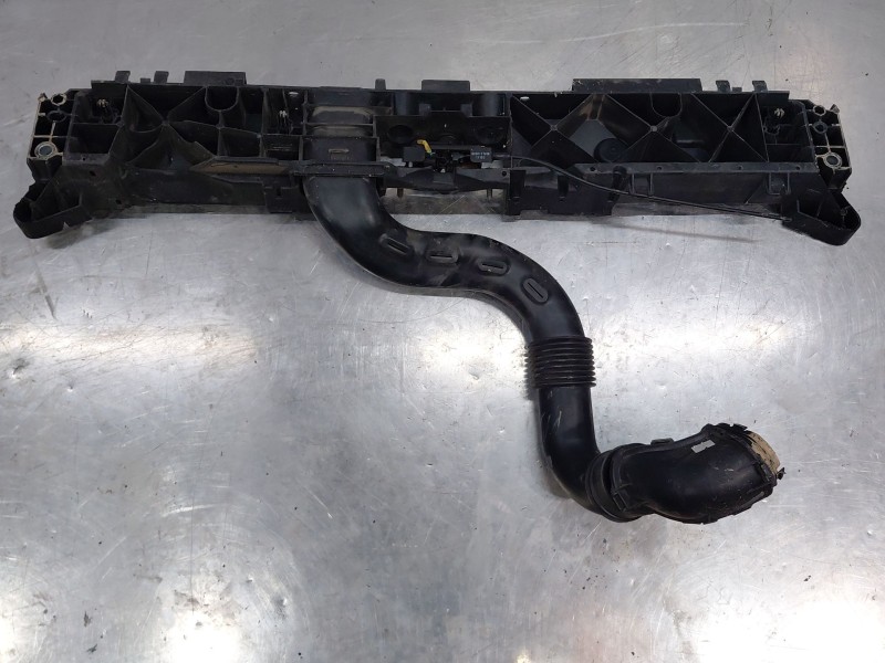 Recambio de travesaño superior parte frontal para renault captur techno referencia OEM IAM 625003860R  