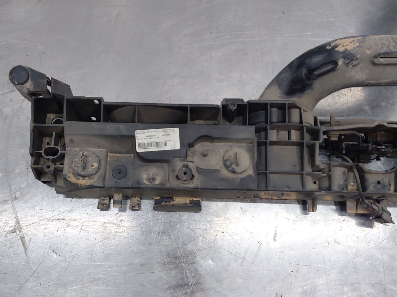Recambio de travesaño superior parte frontal para renault captur techno referencia OEM IAM 625003860R  