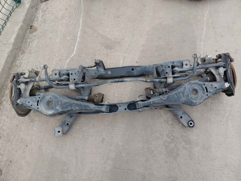 Recambio de puente trasero para audi q3 (8ub, 8ug) 2.0 tdi quattro referencia OEM IAM   