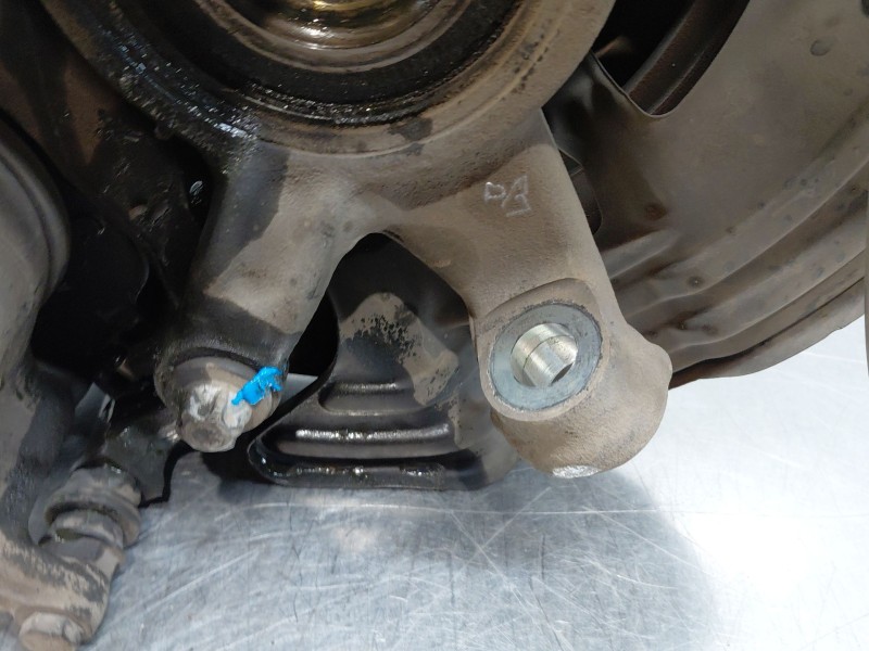 Recambio de mangueta delantera derecha para mercedes-benz clase gla (w156) 200 d referencia OEM IAM A2463320200  