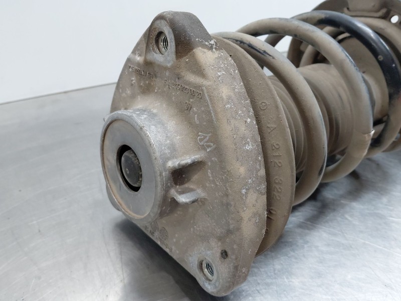 Recambio de amortiguador delantero derecho para mercedes-benz clase gla (w156) 200 d referencia OEM IAM A1563232000  