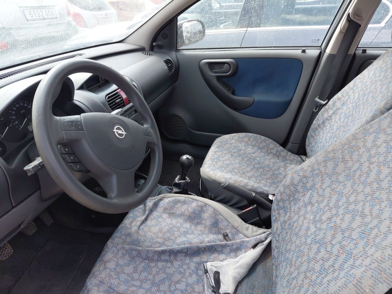 opel corsa c (x01) del año 2001