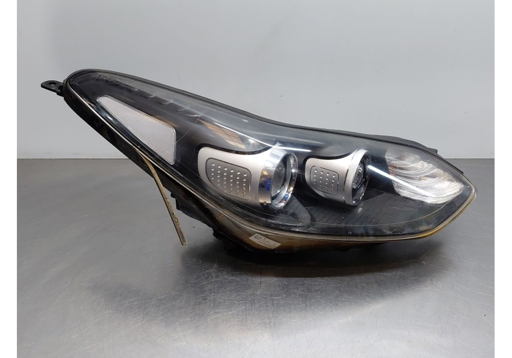 Recambio de faro derecho para kia sportage dynamic referencia OEM IAM 92102F1010  