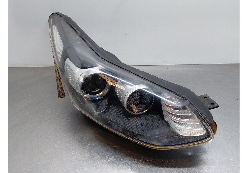 Recambio de faro derecho para kia sportage dynamic referencia OEM IAM 92102F1010  