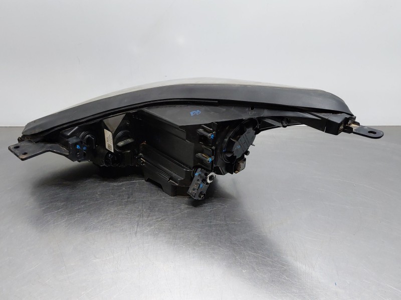 Recambio de faro derecho para kia sportage dynamic referencia OEM IAM 92102F1010  