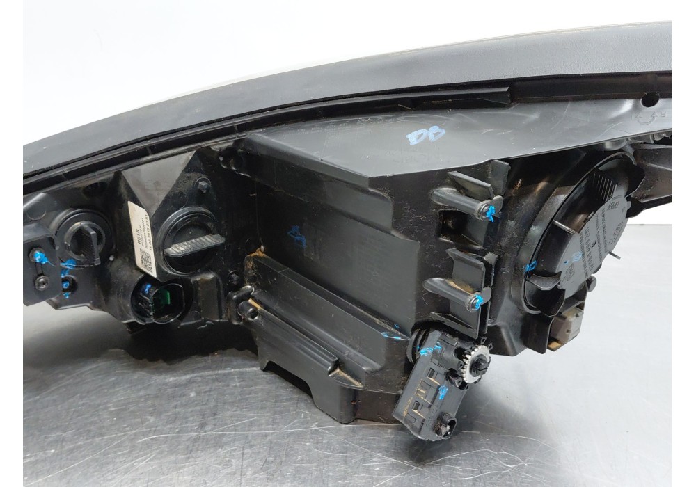 Recambio de faro derecho para kia sportage dynamic referencia OEM IAM 92102F1010  