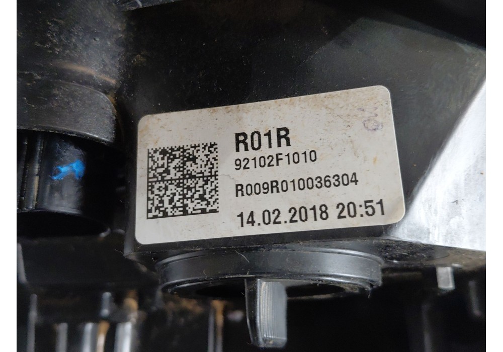Recambio de faro derecho para kia sportage dynamic referencia OEM IAM 92102F1010  