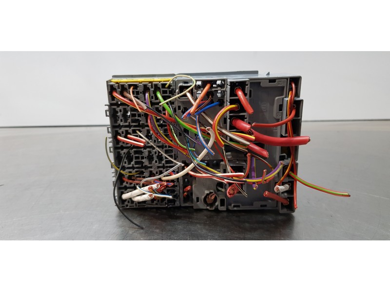 Recambio de caja reles / fusibles para fiat 500 x (334) pop star referencia OEM IAM 51987784  