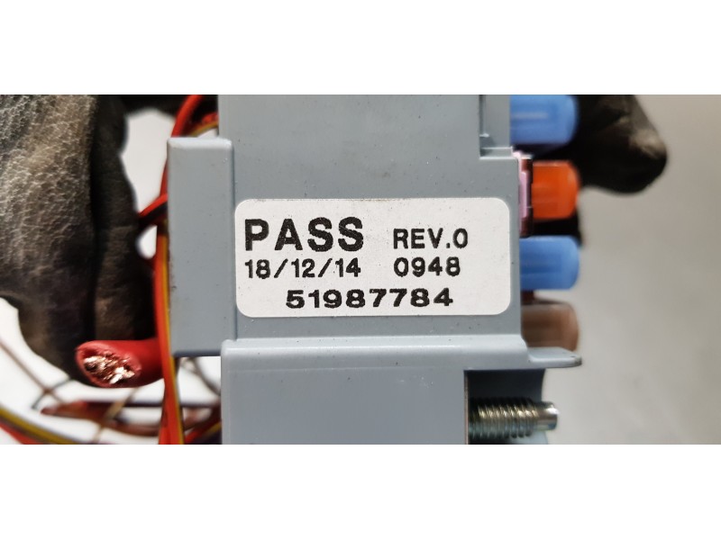 Recambio de caja reles / fusibles para fiat 500 x (334) pop star referencia OEM IAM 51987784  