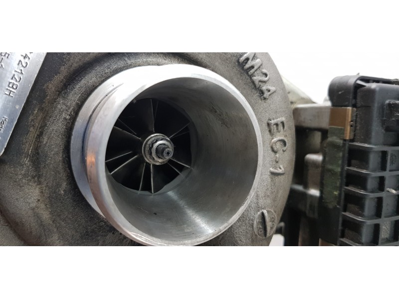 Recambio de turbocompresor para chrysler grand voyager limited referencia OEM IAM 35242128H  