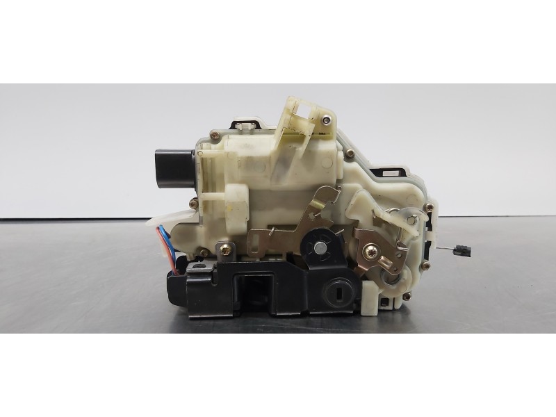Recambio de cerradura puerta trasera derecha para volkswagen passat berlina (3b3) 1.9 tdi referencia OEM IAM 3B4839016A  