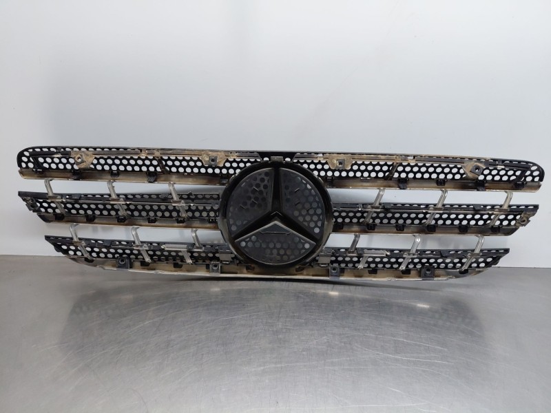 Recambio de rejilla delantera para mercedes-benz clase m (w163) ml 400 cdi (163.128) referencia OEM IAM A1638800185  